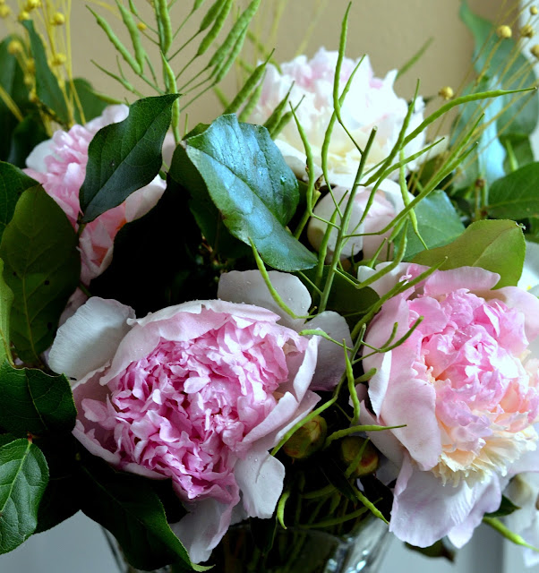 make an old bouquet look fresh again in minutes peonies, flowers, farmers market