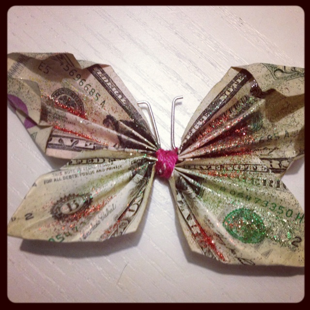 Move over, glitter. Folding tooth fairy money into shapes is the next thing.