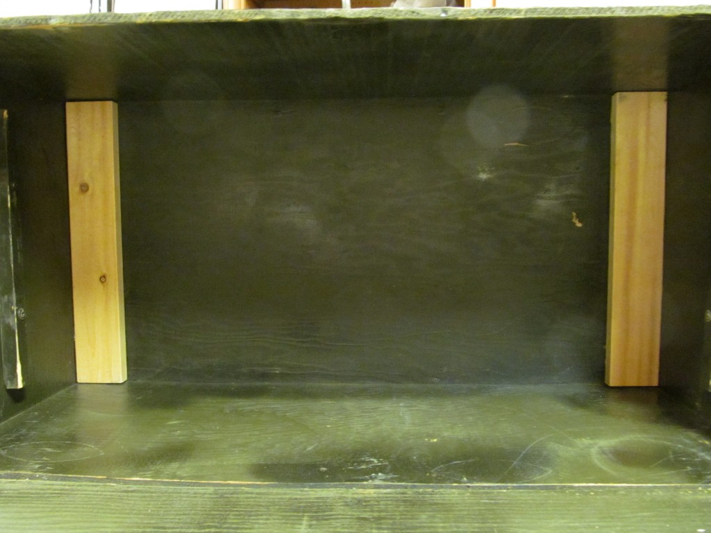 Footlocker - supports for casters Footlocker - supports for casters